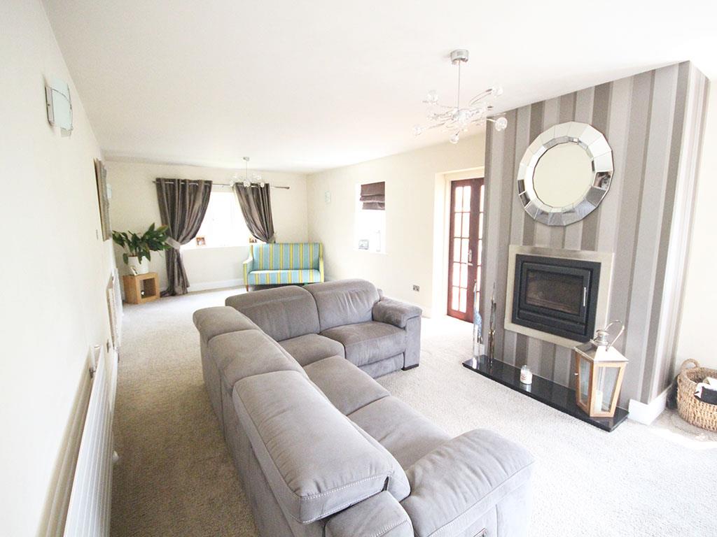 4 bedroom house For Sale in Fence, Burnley - IMG_3341.jpg